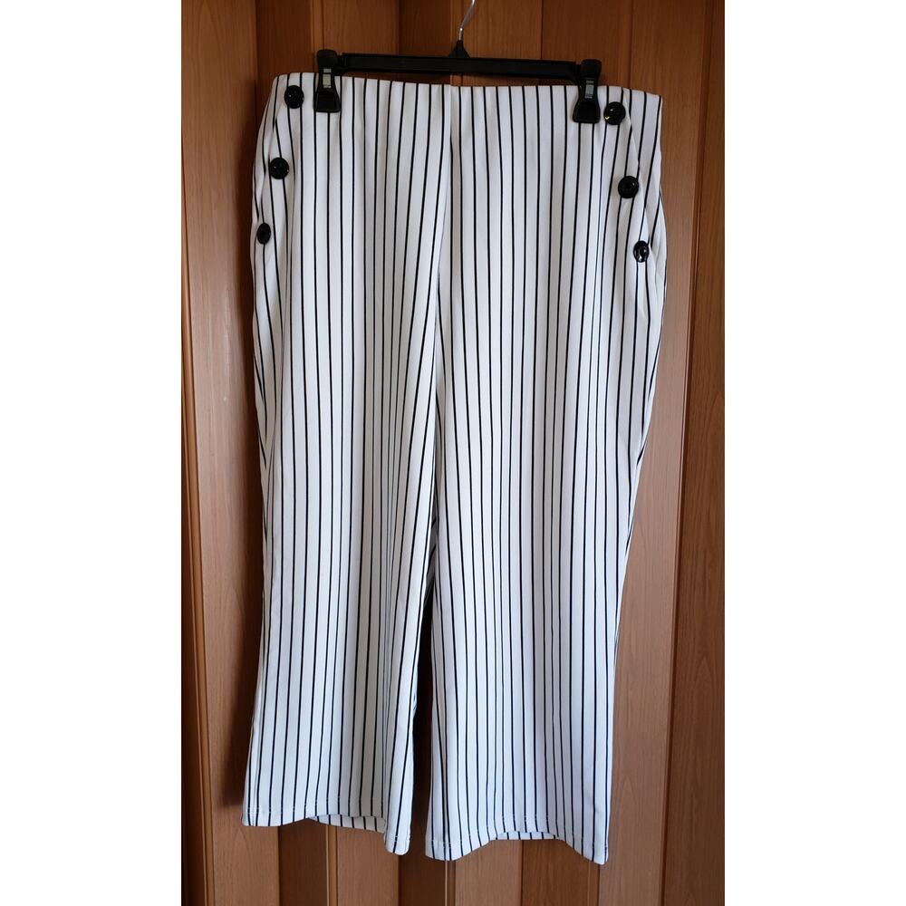 Versona size large white & black capris